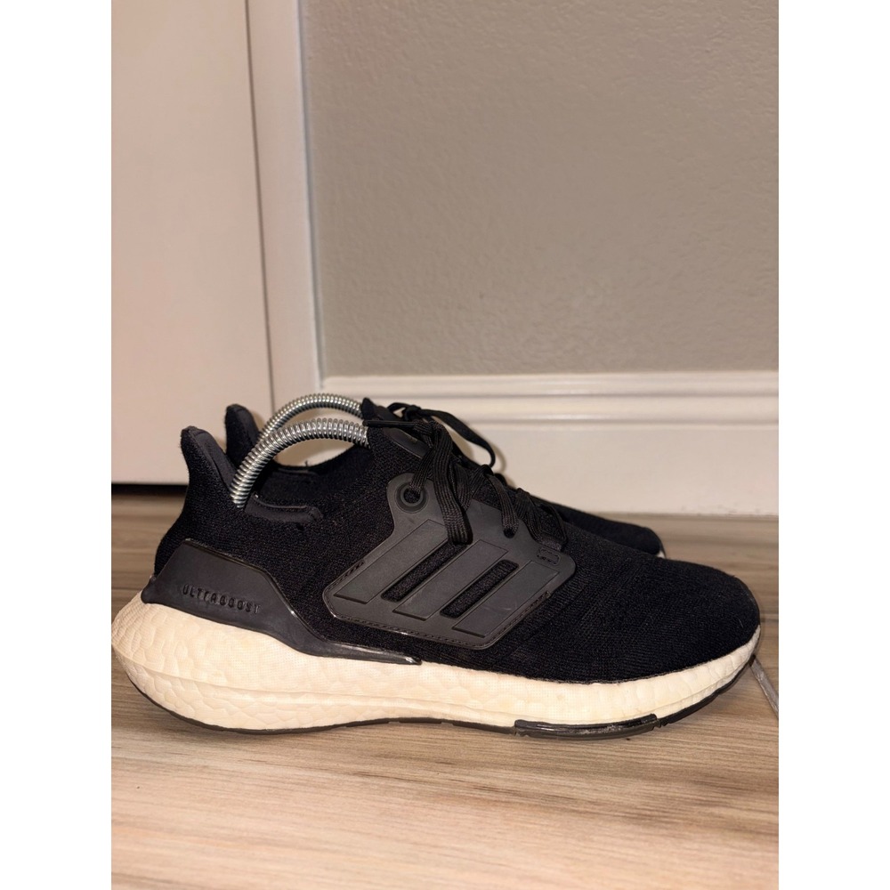 Adidas Ultraboost 22 Women's Size 9 Black White Athletic Running Shoes Sneakers - Picture 2 of 7